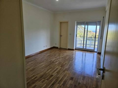 Apartamento T3 Junqueiro - PAREDE
