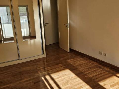 Apartamento T3 Junqueiro - PAREDE
