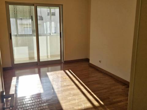Apartamento T3 Junqueiro - PAREDE
