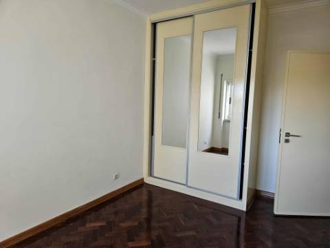 Apartamento T3 Junqueiro - PAREDE
