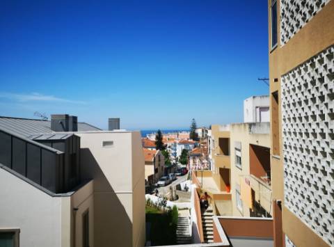 Apartamento T2 Parede Centro a 3 minutos da Estação da CP