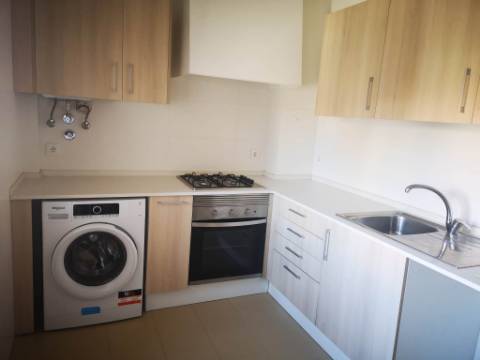 Apartamento T2 Parede Centro a 3 minutos da Estação da CP