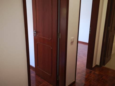 Apartamento T2 Parede Centro a 3 minutos da Estação da CP