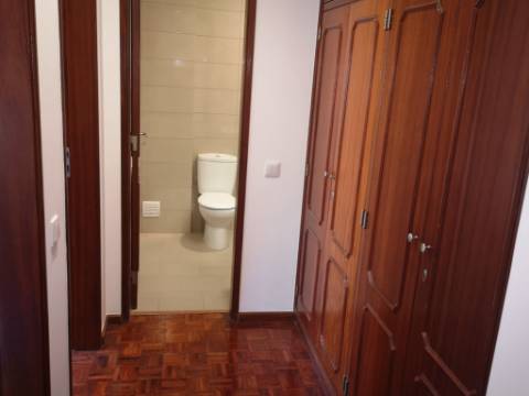 Apartamento T2 Parede Centro a 3 minutos da Estação da CP
