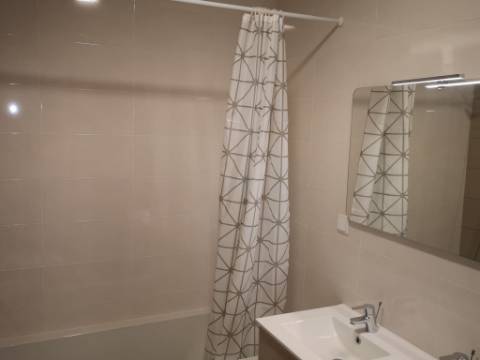 Apartamento T2 Parede Centro a 3 minutos da Estação da CP