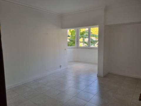 Apartamento T3 no Centro de Carcavelos - Cascais