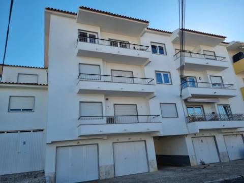 Apartamento T2 - Remodelado e Mobilado - Madorna - São Domingos de Rana