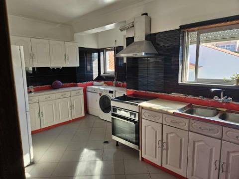 Apartamento T2 - Remodelado e Mobilado - Madorna - São Domingos de Rana