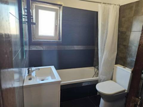 Apartamento T2 - Remodelado e Mobilado - Madorna - São Domingos de Rana