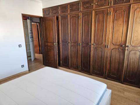 Apartamento T2 - Remodelado e Mobilado - Madorna - São Domingos de Rana