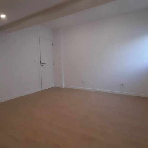 T2 Porto Salvo em águas furtadas de moradia com agua e luz incluida