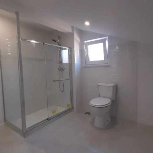 T2 Porto Salvo em águas furtadas de moradia com agua e luz incluida