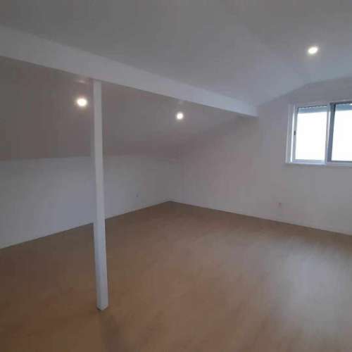 T2 Porto Salvo em águas furtadas de moradia com agua e luz incluida