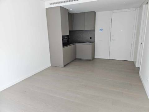 Apartamento T1 no Prata Riverside Village - LISBOA