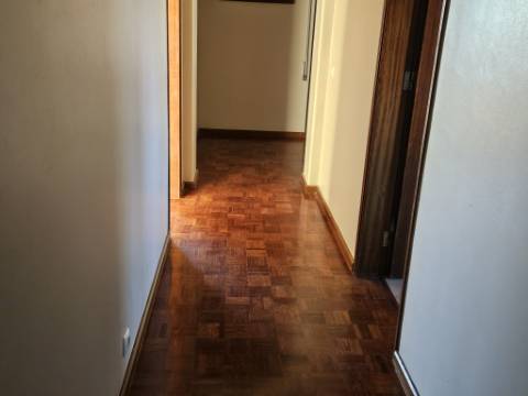 Apartamento T2 - vista de mar no centro da Parede