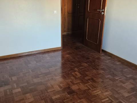 Apartamento T2 - vista de mar no centro da Parede