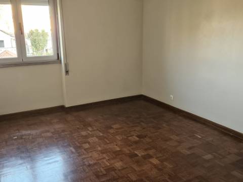 Apartamento T2 - vista de mar no centro da Parede