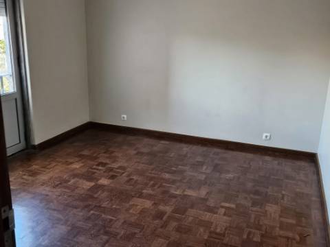 Apartamento T2 - vista de mar no centro da Parede