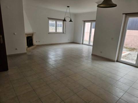 Moradia Isolada T4 - Tires - São Domingos de Rana