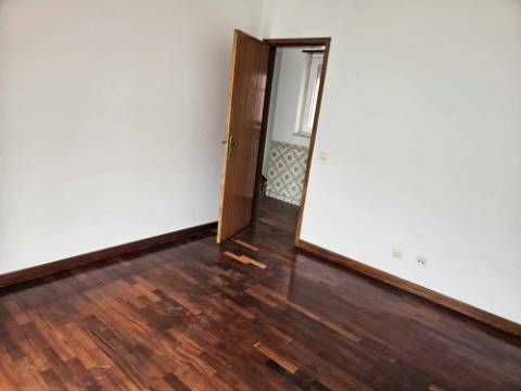 Moradia Isolada T4 - Tires - São Domingos de Rana