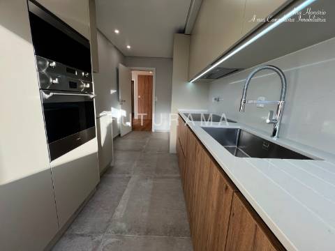 T3 Luminiso Reabilitado Qta Bicuda - CASCAIS