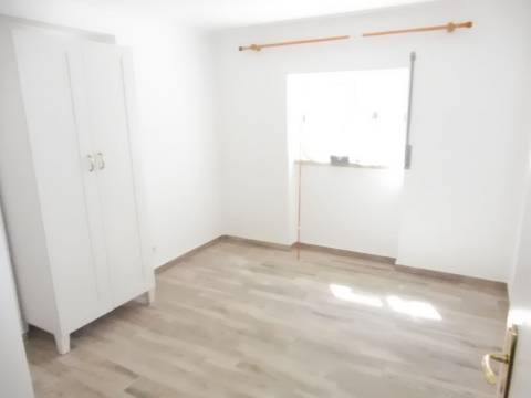 Apartamento T1 Remodelado Parede Centro