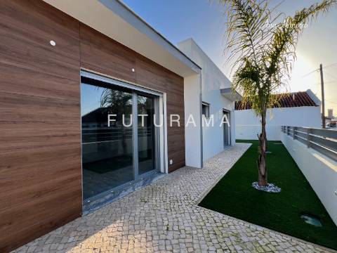 MORADIA ENTRE CAMPO E O MAR T4 + 1 - Azeitão