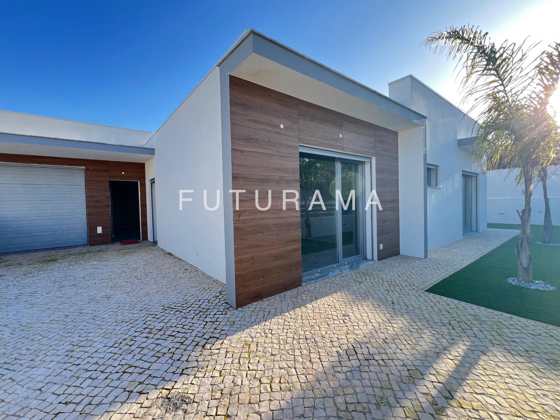 MORADIA ENTRE CAMPO E O MAR T4 + 1 - Azeitão