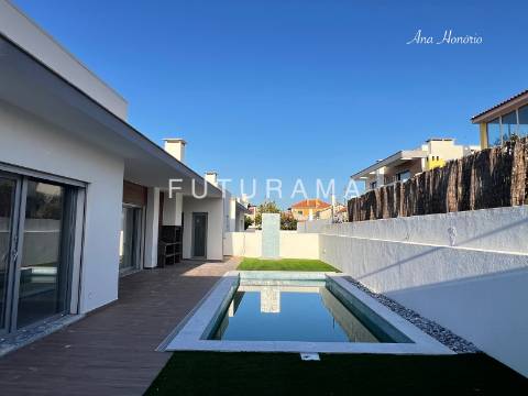 MORADIA ENTRE CAMPO E O MAR T4 + 1 - Azeitão