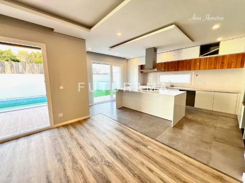 MORADIA ENTRE CAMPO E O MAR T4 + 1 - Azeitão