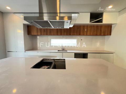 MORADIA ENTRE CAMPO E O MAR T4 + 1 - Azeitão