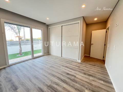 MORADIA ENTRE CAMPO E O MAR T4 + 1 - Azeitão