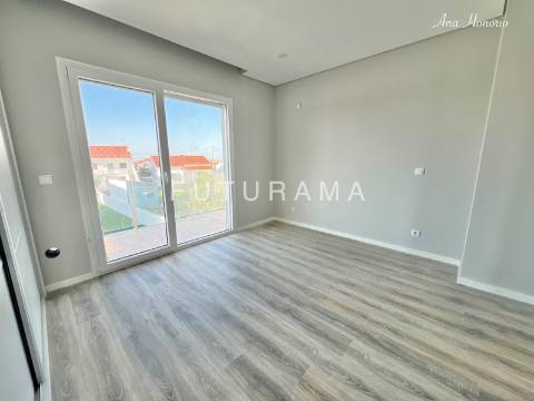 MORADIA ENTRE CAMPO E O MAR T4 + 1 - Azeitão
