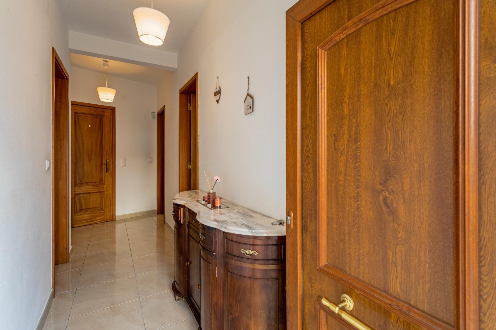 Apartamento T1 aem R/C de moradia bifamiliar, em Dois Portos, concelho de Torres Vedras.