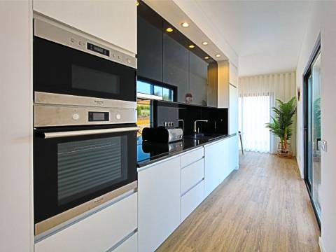 Terreno com projecto aprovado, inserido num Golfe Resort