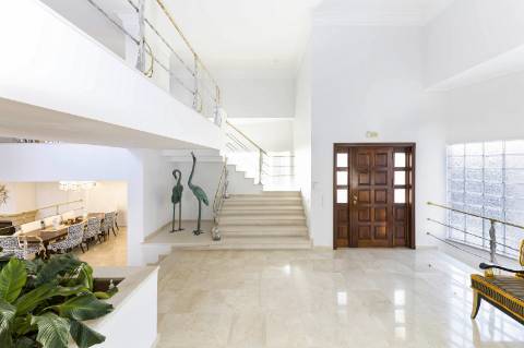 Exclusiva Moradia T5 com piscina no centro de Faro