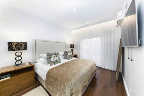 Exclusiva Moradia T5 com piscina no centro de Faro