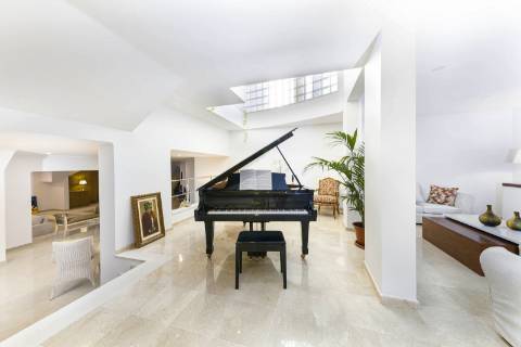 Exclusiva Moradia T5 com piscina no centro de Faro