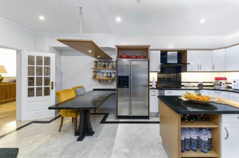 Exclusiva Moradia T5 com piscina no centro de Faro