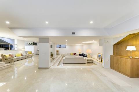 Exclusiva Moradia T5 com piscina no centro de Faro