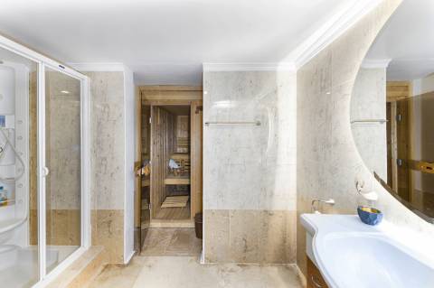 Exclusiva Moradia T5 com piscina no centro de Faro