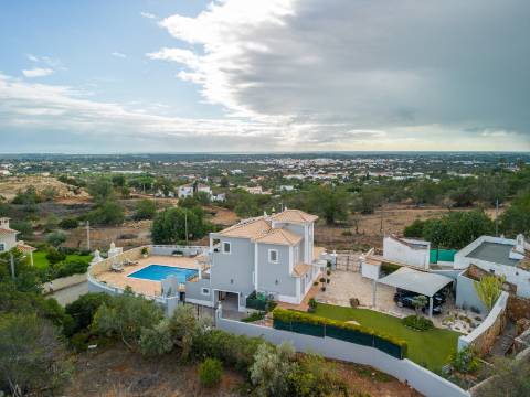 VALE FORMOSO - Charmosa Moradia T3+1 com piscina