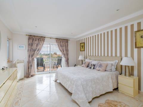 VALE FORMOSO - Charmosa Moradia T3+1 com piscina