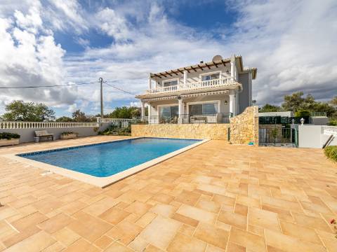 VALE FORMOSO - Charmosa Moradia T3+1 com piscina