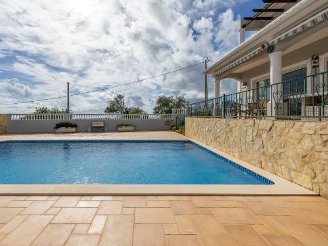VALE FORMOSO - Charmosa Moradia T3+1 com piscina