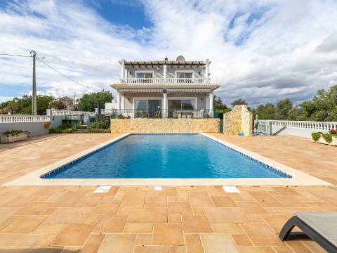 VALE FORMOSO - Charmosa Moradia T3+1 com piscina