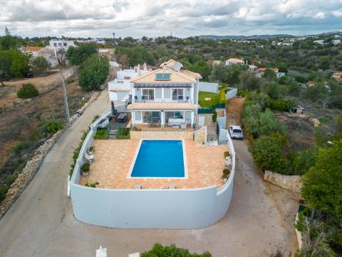 VALE FORMOSO - Charmosa Moradia T3+1 com piscina