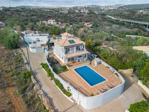 VALE FORMOSO - Charmosa Moradia T3+1 com piscina