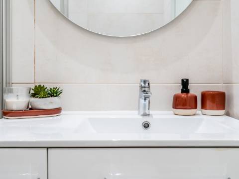 Quarteira - Duplex de 1 quarto com terraço espaçoso, totalmente remodelado