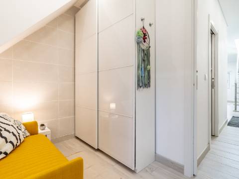 Quarteira - Duplex de 1 quarto com terraço espaçoso, totalmente remodelado